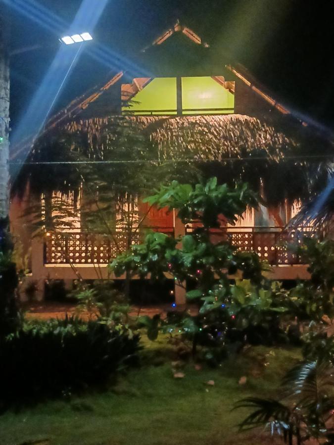 Weeroona Huts Homestay Pacifico San Isidro  Екстер'єр фото